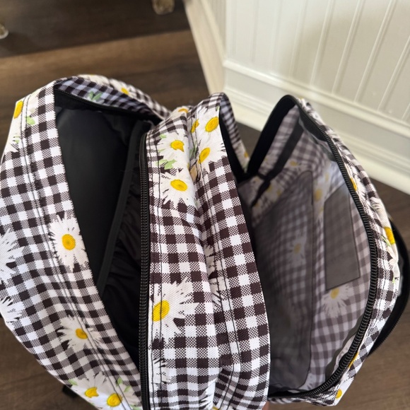 XL Daisy Jansport Backpack - Picture 4 of 7